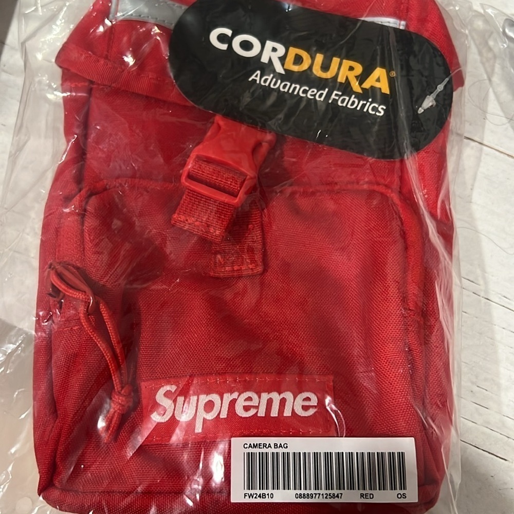 Supreme Red Camera Bag & Sticker NWT - Picture 4 of 7